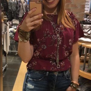 Buckle Daytrip Burgundy Floral Crop Top